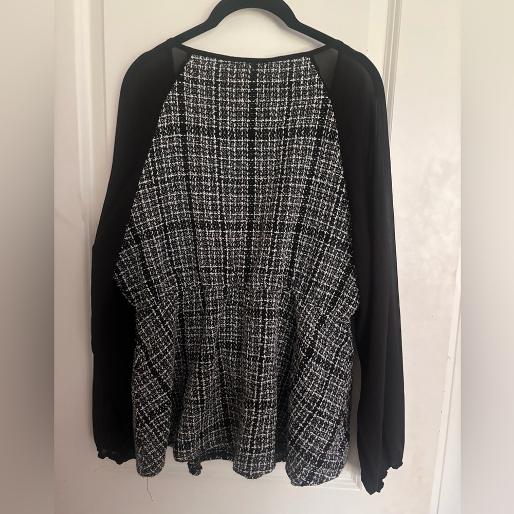 BloomChic Tweed and Chiffon Peplum Blouse with Pearl Button Detail -NWOT - Picture 2 of 3